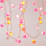 &Sigma;&epsilon;&iota;&rho;ά 100 LED, &mu;&epsilon; &rho;&omicron;&zeta; &kappa;&alpha;&iota; &lambda;&epsilon;&upsilon;&kappa;έ&sigmaf; &mu;&pi;ά&lambda;&epsilon;&sigmaf;